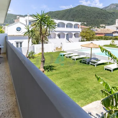 Sunrise - Pool & Fun Apartment *